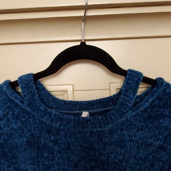 Mudd Cutout Sweater - Picture 4 of 4